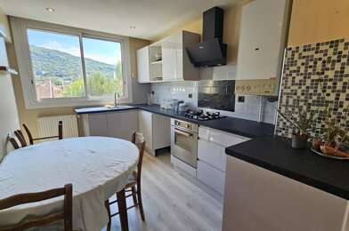 Appartement 4 pièces 858 €