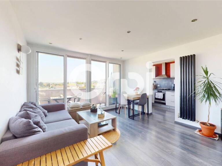 Bron – T3 en dernier étage, entièrement rénové, balcon, parking et cave – Coup de cœur assuré ! — photo 1