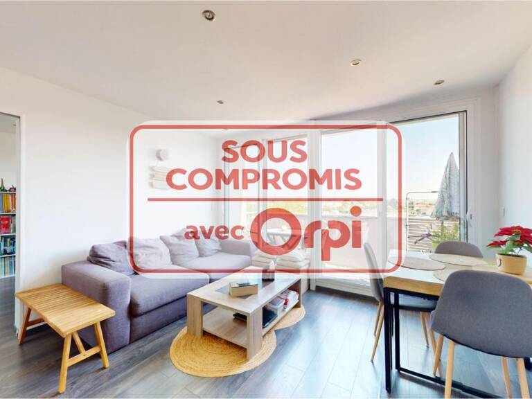 Bron – T3 en dernier étage, entièrement rénové, balcon, parking et cave – Coup de cœur assuré ! — photo 1
