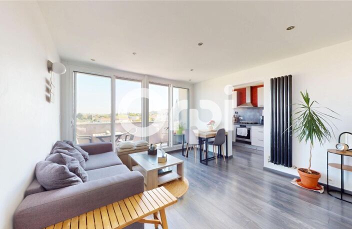 Bron – T3 en dernier étage, entièrement rénové, balcon, parking et cave – Coup de cœur assuré ! — photo 3