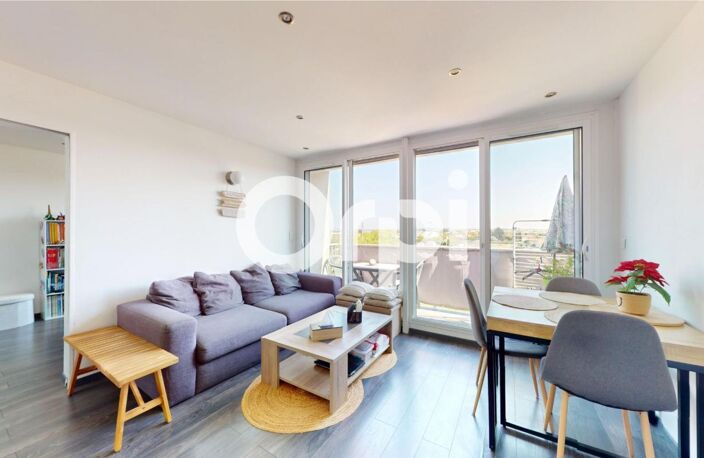 Bron – T3 en dernier étage, entièrement rénové, balcon, parking et cave – Coup de cœur assuré ! — photo 4