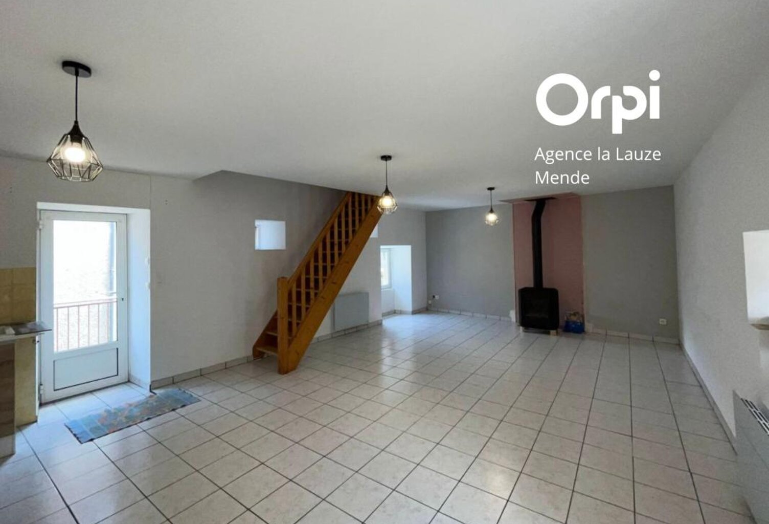 Maison de village en pierre louée — photo 1