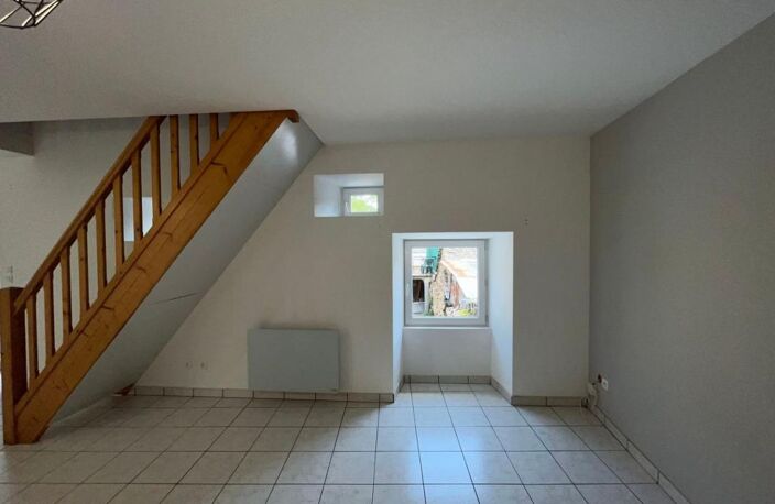 Maison de village en pierre louée — photo 3