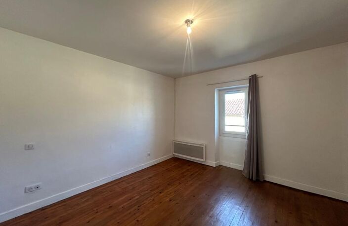 Appartement T3 en duplex  + bureau Geaune — photo 4