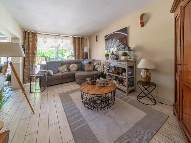 Appartement À Vendre — photo du bien