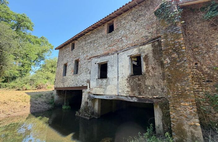 Ancien moulin  à rénover avec couverture récente — photo 2