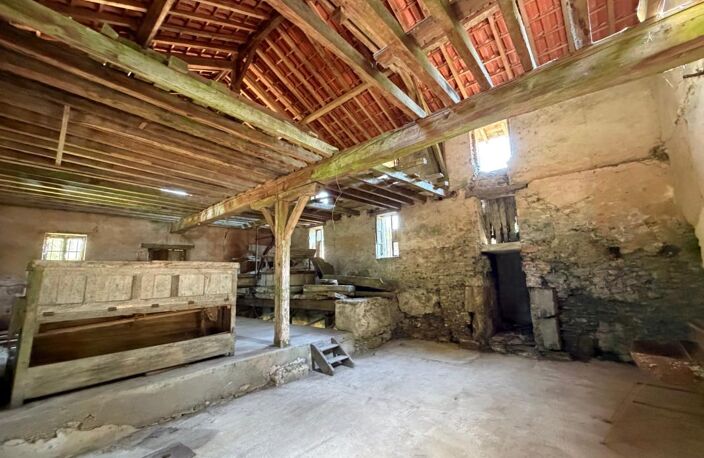 Ancien moulin  à rénover avec couverture récente — photo 3