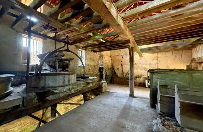 Ancien moulin  à rénover avec couverture récente — photo 4