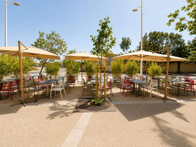 A Vendre Fonds de Commerce de Restaurant Plage des Sablettes 83500 La Seyne sur Mer — photo du bien