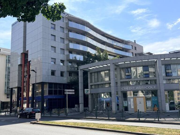 Annemasse centre – Grand T3 de 97 m² avec stationnements et cave — photo 1