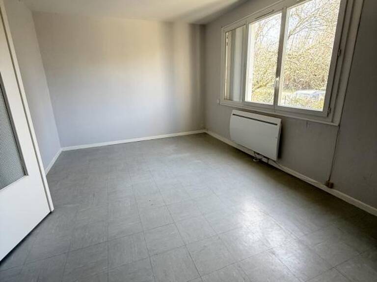 Leasing Appartement 3  pièces 63 m² Saint-Benoît-du-Sault — photo 1