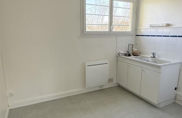 Leasing Appartement 3  pièces 63 m² Saint-Benoît-du-Sault — photo 2