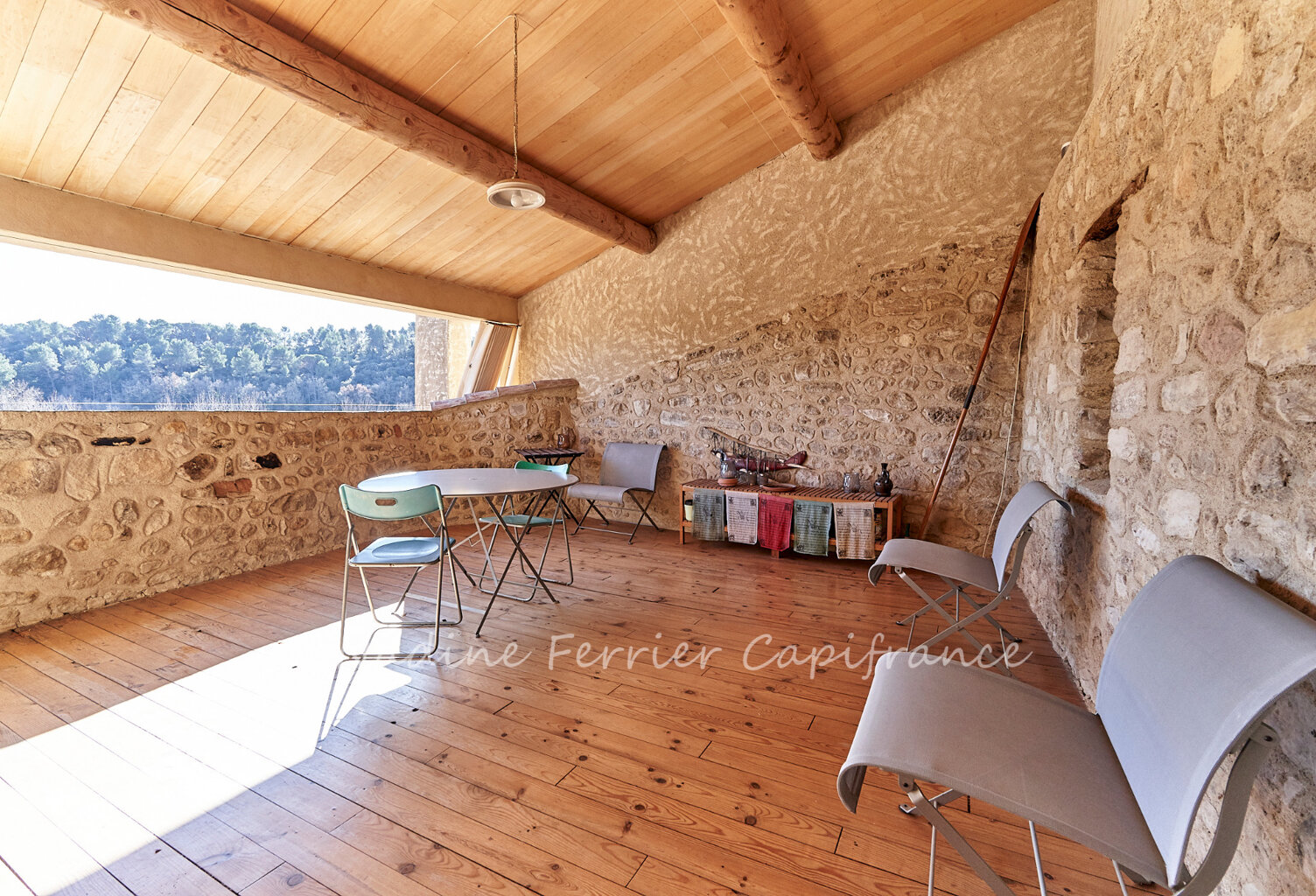 JOUQUES (13) – GRANDE MAISON DE VILLAGE RÉNOVÉE – 215 M² – 4 CHAMBRES – TERRASSE PANORAMIQUE — photo 1