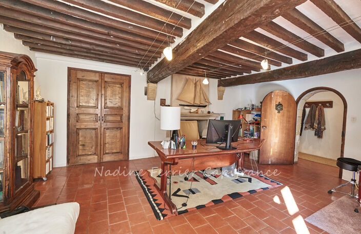 JOUQUES (13) – GRANDE MAISON DE VILLAGE RÉNOVÉE – 215 M² – 4 CHAMBRES – TERRASSE PANORAMIQUE — photo 2