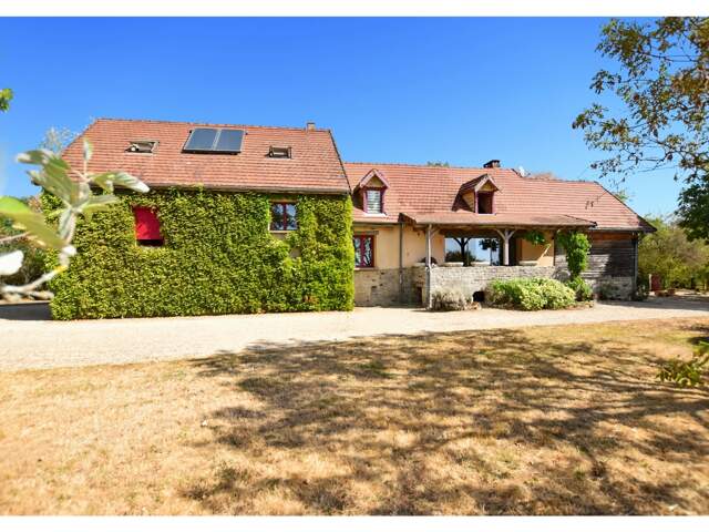 Maison en pierres de 120 m2 avec 5112 m2 de terrain SAINT EMILAND (71) — photo du bien