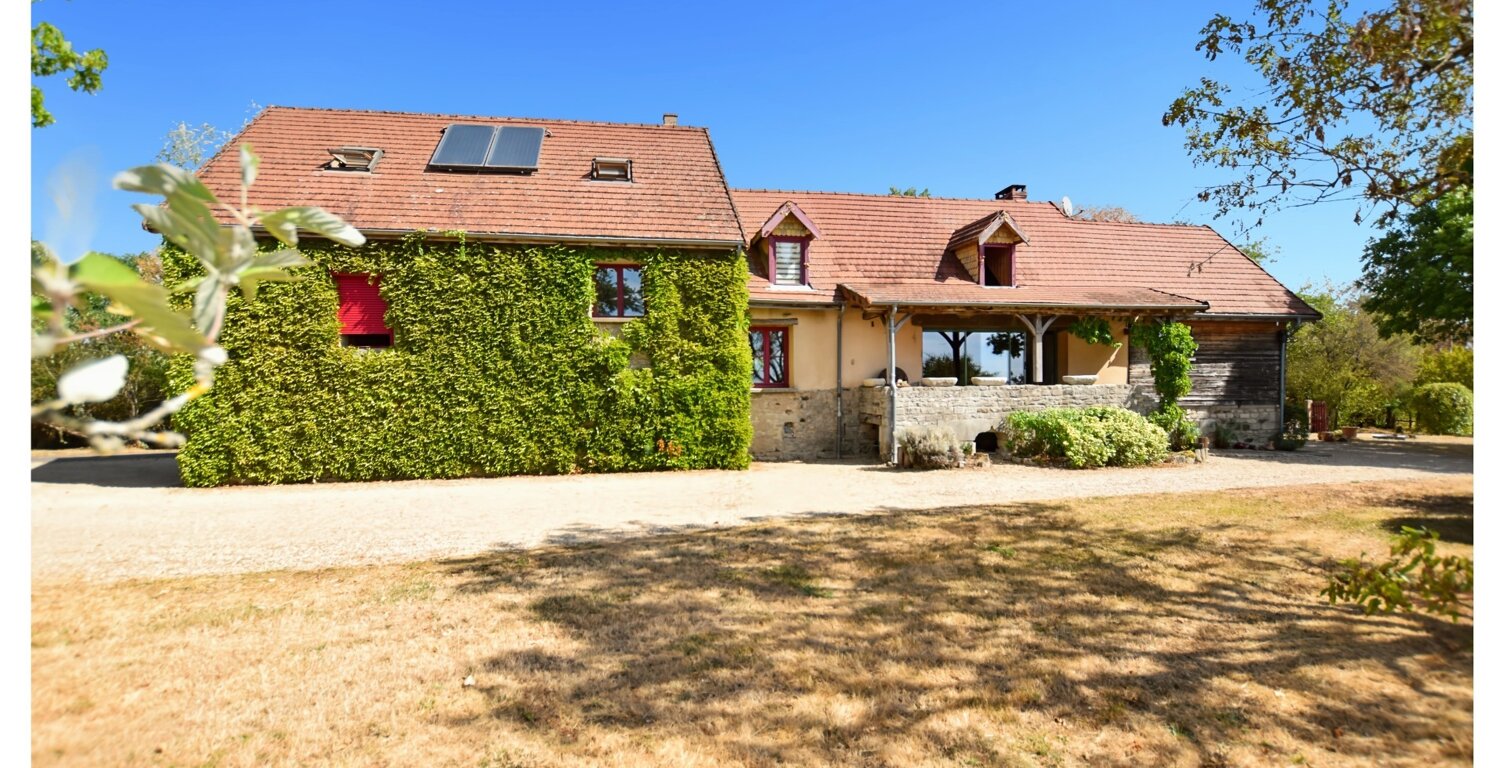 Maison en pierres de 120 m2 avec 5112 m2 de terrain SAINT EMILAND (71) — photo 1