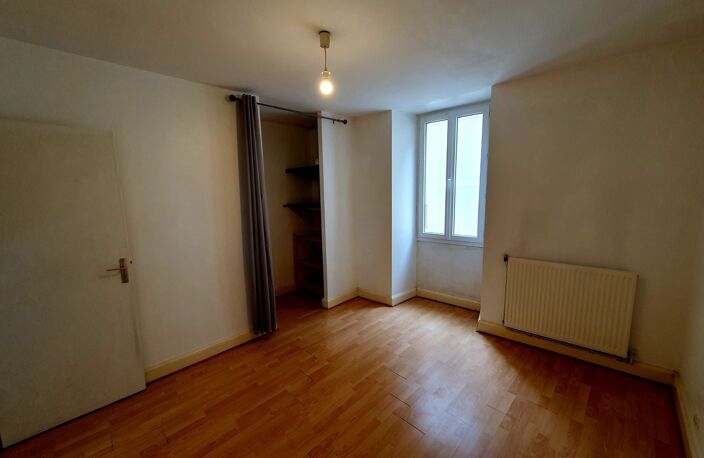 Maison de bourg à Verteillac (24) - 85M² - 5 Pièces - 3 Chambres - Jardin — photo 2