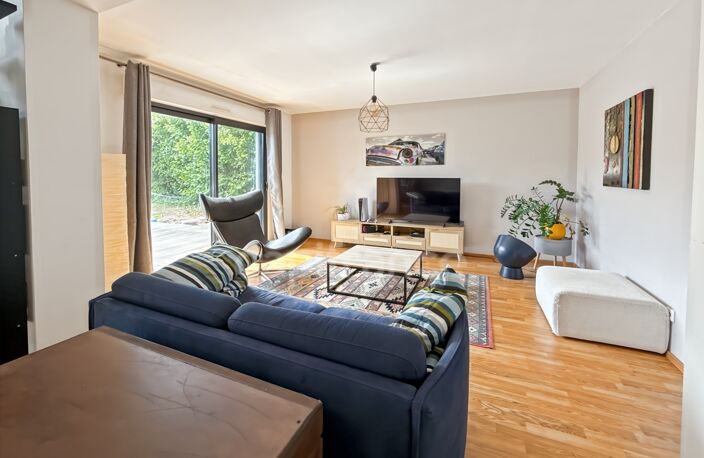Dept de la Vienne (86) Maison contemporaine type 6 avec piscine, double garage et pergola bioclimatique — photo 4