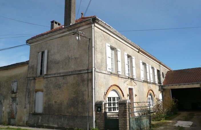 ⚜ BURIE (17) A Vendre CORPS de FERME et Ses Nombreuses Dépendances ⚜ — photo 2