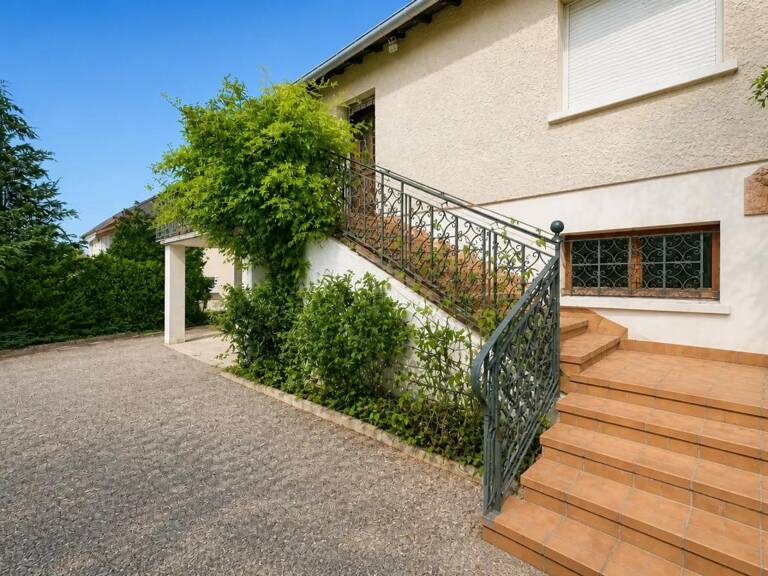 Vendat : Maison 199m² avec terrasse et jardin — photo 1