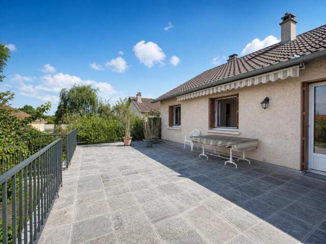 Vendat : Maison 199m² avec terrasse et jardin — photo du bien