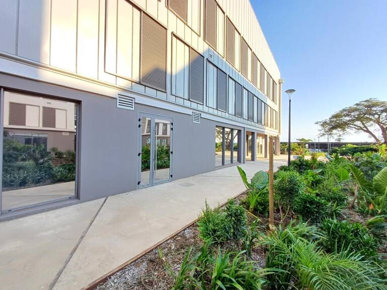 Local commercial 280 m² proche aéroport — photo 1