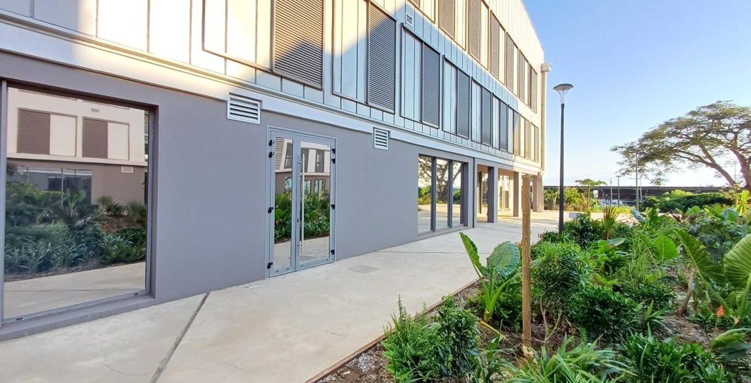 Local commercial 280 m² proche aéroport — photo 1