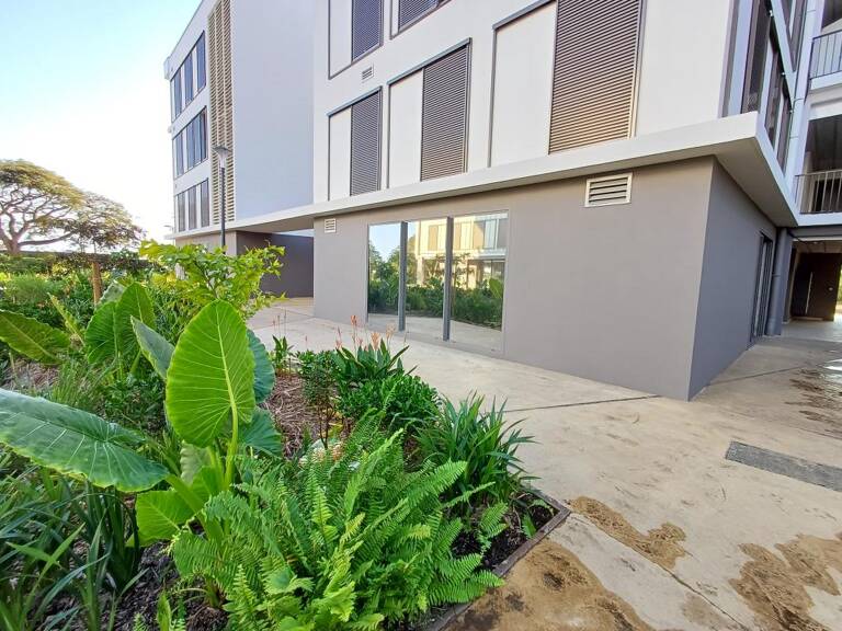 Local commercial  neuf 184 m² Sainte-Marie — photo 1