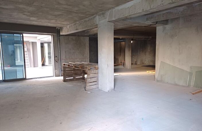 Local commercial  neuf 184 m² Sainte-Marie — photo 3