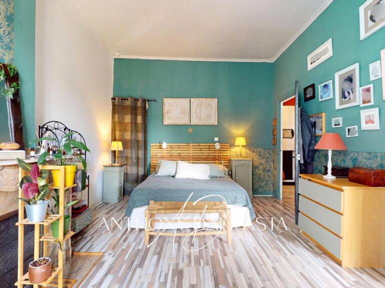 Ensemble immobilier avec appartement de 105 m² avec une grande terrasse, une chambre de bonne et une cave — photo 1