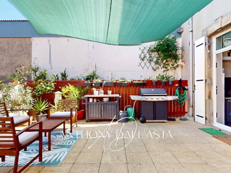 Ensemble immobilier avec appartement de 105 m² avec une grande terrasse, une chambre de bonne et une cave — photo 1