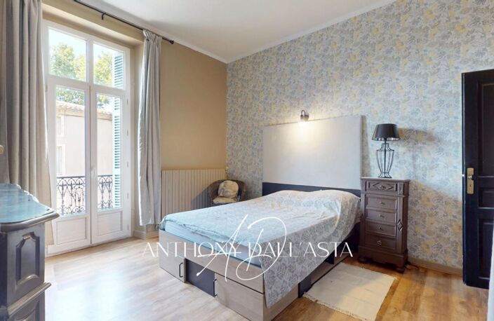 Ensemble immobilier avec appartement de 105 m² avec une grande terrasse, une chambre de bonne et une cave — photo 5