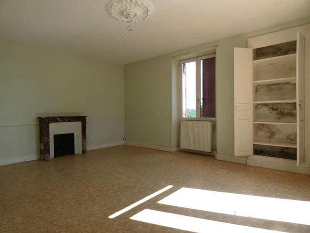 Maison 94 m2 habitables / 3 chambres / grange / terrain 1 hectare environ — photo du bien