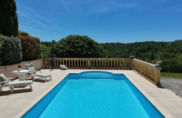 Maison de plain-pied avec piscine et garage — photo 2