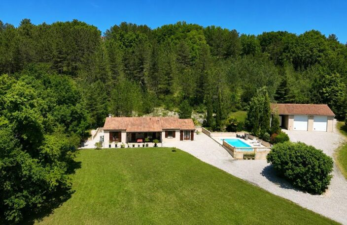 Maison de plain-pied avec piscine et garage — photo 3