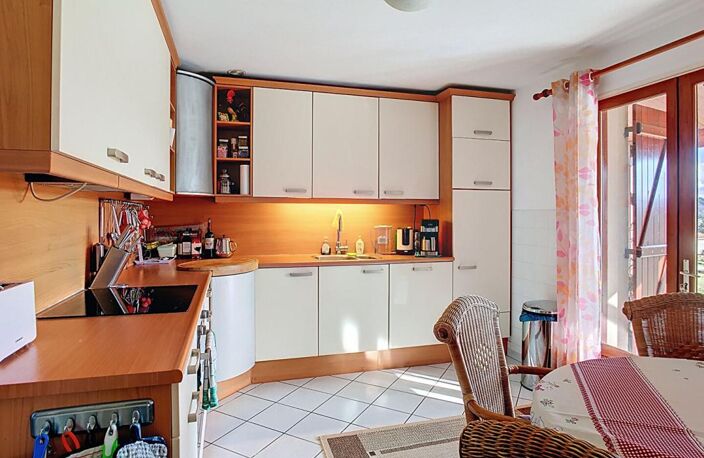 Maison de plain-pied avec piscine et garage — photo 4