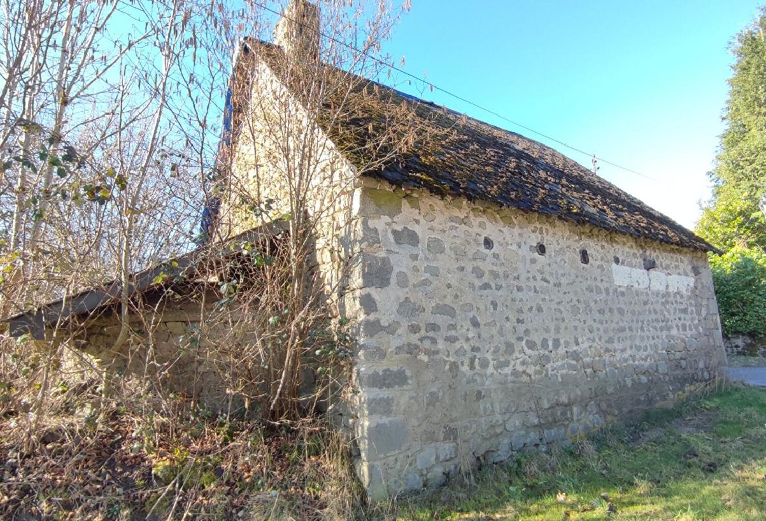 Ancien relais de poste à réhabiliter à Nuzéjoux (Haute-Corrèze) — photo 1