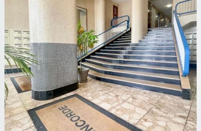 CENTRE VILLE TOULON - TOUT A PROXIMITE - APPARTEMENT DE TYPE 3 - CELLIER - — photo 4