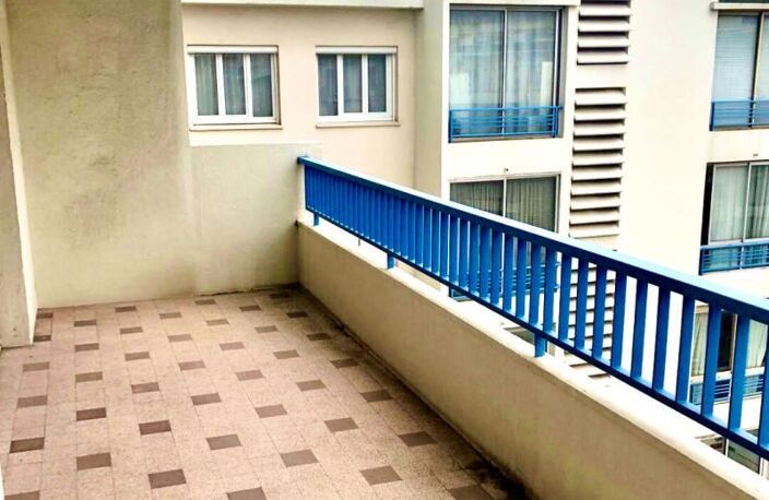 CENTRE VILLE TOULON - TOUT A PROXIMITE - APPARTEMENT DE TYPE 3 - CELLIER - — photo 5