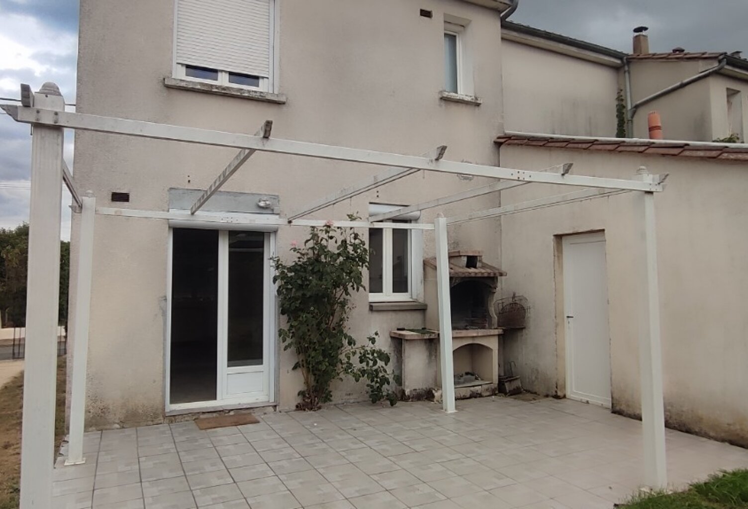 MAISON MITOYENNE DE 77M² HAB SUR 2 NIVEAUX 3 CHAMBRES + BUREAU + GARAGE, LE TOUT SUR UN TERRAIN CLOS DE 400M² ENVIRON — photo 1