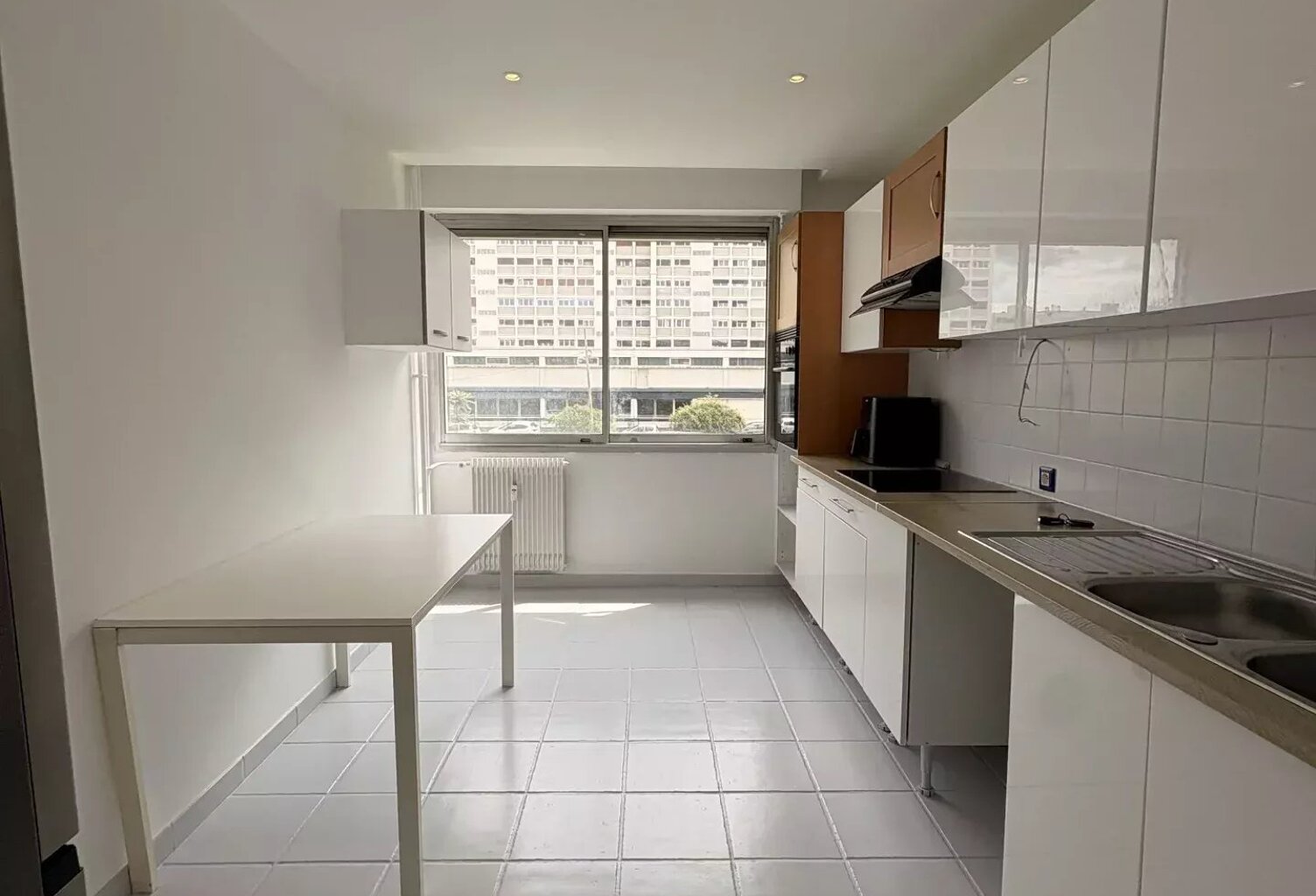 VILLEURBANNE – SECTEUR ZOLA / GRATTE-CIEL – À VISITER SANS TARDER – SUPERBE T4 TRAVERSANT DE 82 m² – 3 CHAMBRES – TERRASSE/BALCON 9 m² – CAVE – RÉNOVÉ — photo 1