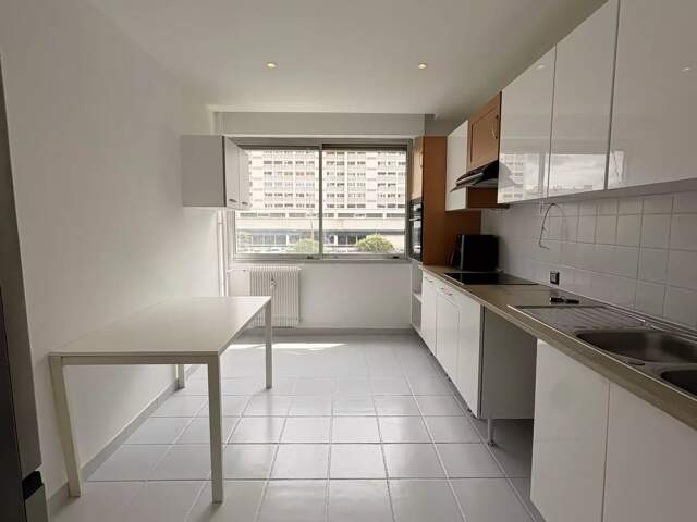 VILLEURBANNE – SECTEUR ZOLA / GRATTE-CIEL – À VISITER SANS TARDER – SUPERBE T4 TRAVERSANT DE 82 m² – 3 CHAMBRES – TERRASSE/BALCON 9 m² – CAVE – RÉNOVÉ — photo du bien