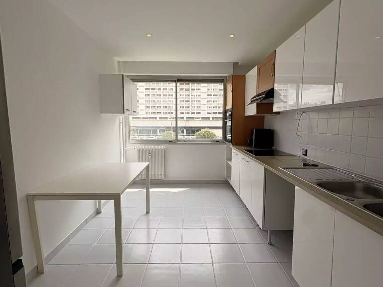 VILLEURBANNE – SECTEUR ZOLA / GRATTE-CIEL – À VISITER SANS TARDER – SUPERBE T4 TRAVERSANT DE 82 m² – 3 CHAMBRES – TERRASSE/BALCON 9 m² – CAVE – RÉNOVÉ — photo 1