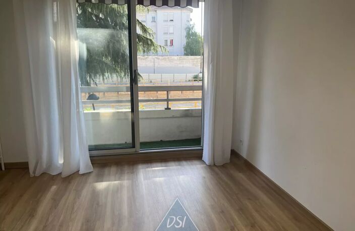 VILLEURBANNE – SECTEUR ZOLA / GRATTE-CIEL – À VISITER SANS TARDER – SUPERBE T4 TRAVERSANT DE 82 m² – 3 CHAMBRES – TERRASSE/BALCON 9 m² – CAVE – RÉNOVÉ — photo 5