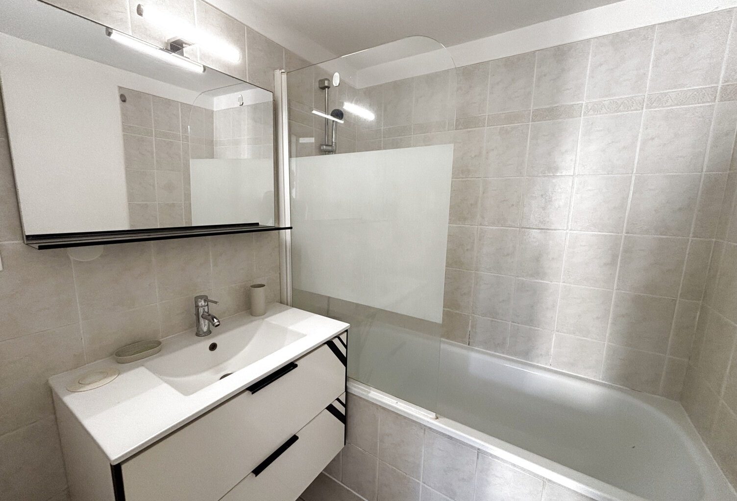 À LOUER - CHARMANT APPARTEMENT T2 MEUBLÉ — photo 1