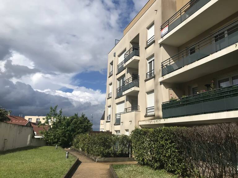A 2 pas des commerces et 3 mn gare à pied... — photo 1