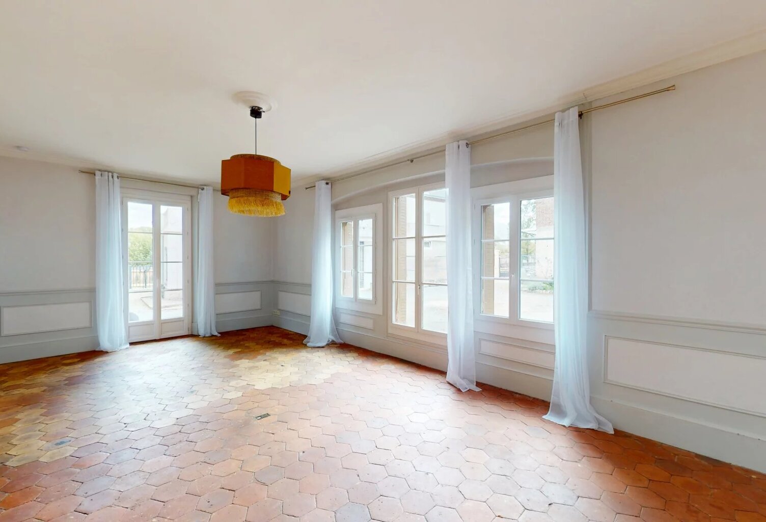 A LOUER - Maison 5 pièces située à proximité de CHARTRES — photo 1