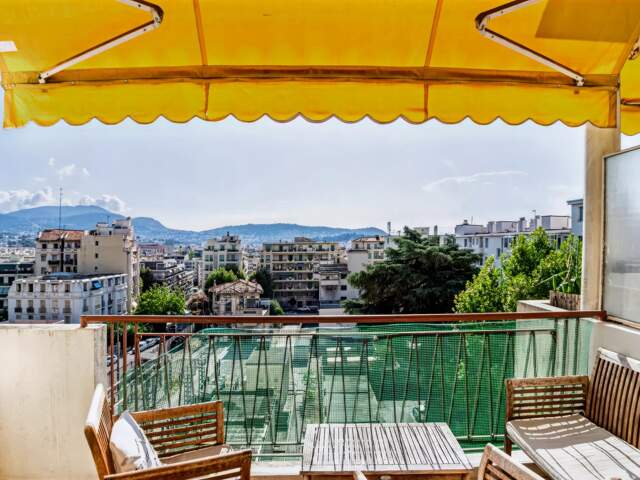 ESTIENNE D'ORVES- 4 PIÈCES - 73 M² - DERNIER ÉTAGE - BALCONS - V — photo du bien
