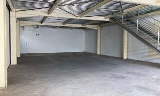 Commerce  360 m² à louer à Saint-Denis (97400)