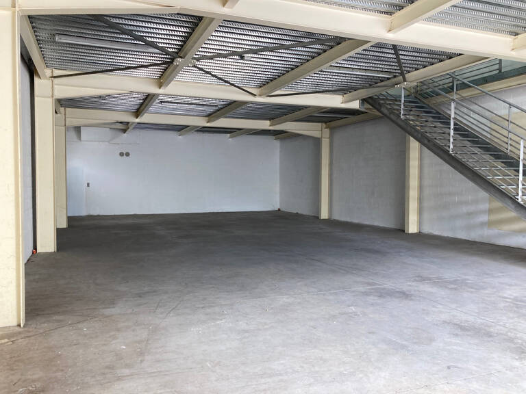 De 360m2 à louer 3200 EUR par mois à Saint-Denis avec LNA — photo 1